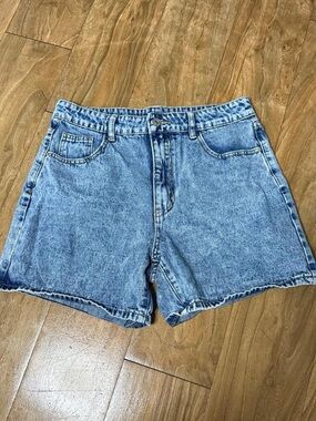 Classic High-Rise Light Blue Denim Women’s Shorts